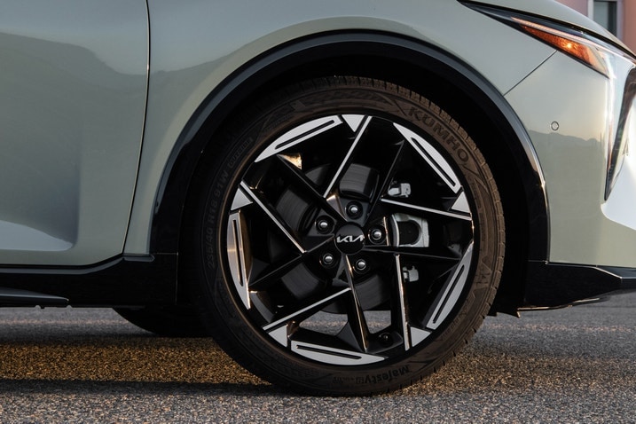 2025 Kia K4 wheel
