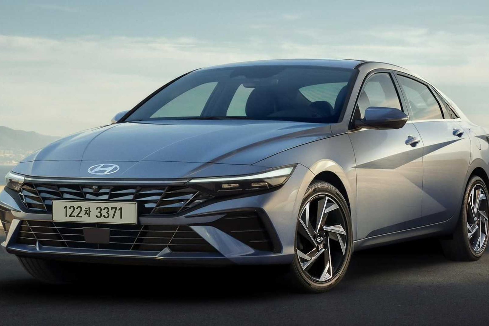 FaceLifted 2024 Hyundai Elantra Breaks Cover in Korea