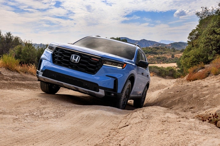 2023 Honda Pilot TrailSport Front