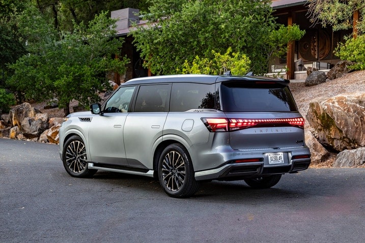 2025 Infiniti QX80 rear 3/4