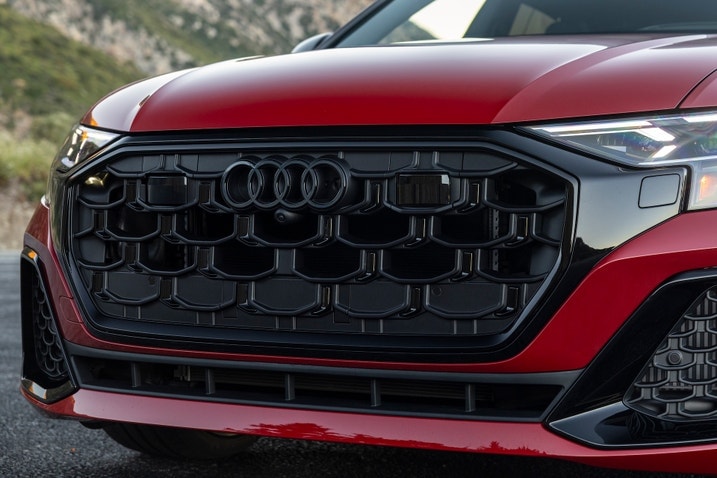 2025 SQ8 Front Grille