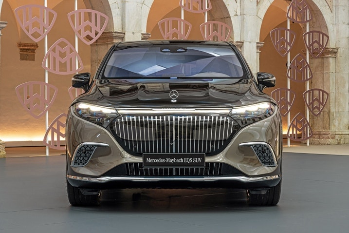 2024 Mercedes-Maybach EQS 680 SUV front end