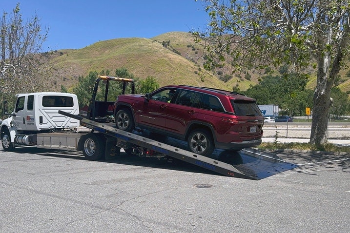 2023 Jeep Grand Cherokee 4xe on a tow truck