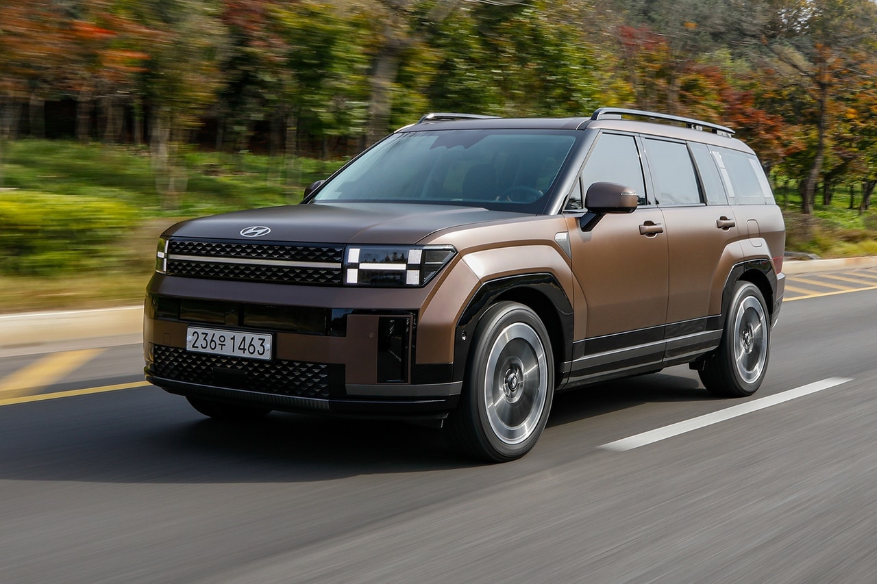 2024 Huyndai Santa Fe on the road