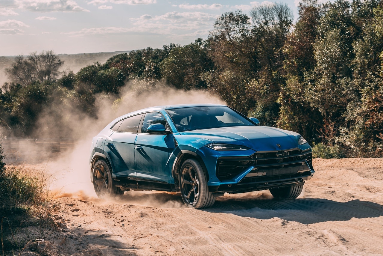 2025 Lamborghini Urus SE driving on dirt