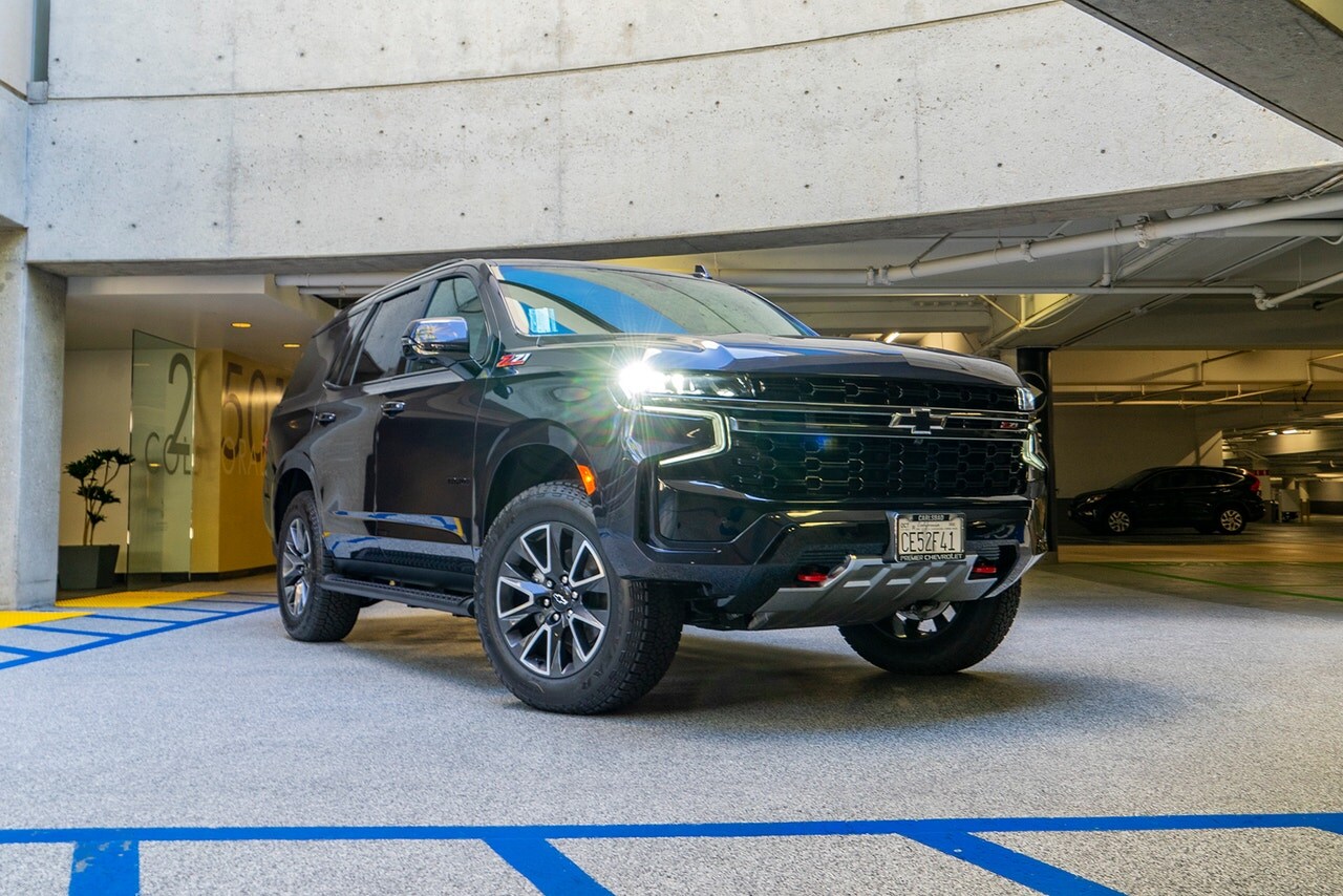 2022 Chevrolet Tahoe front three-quarters view