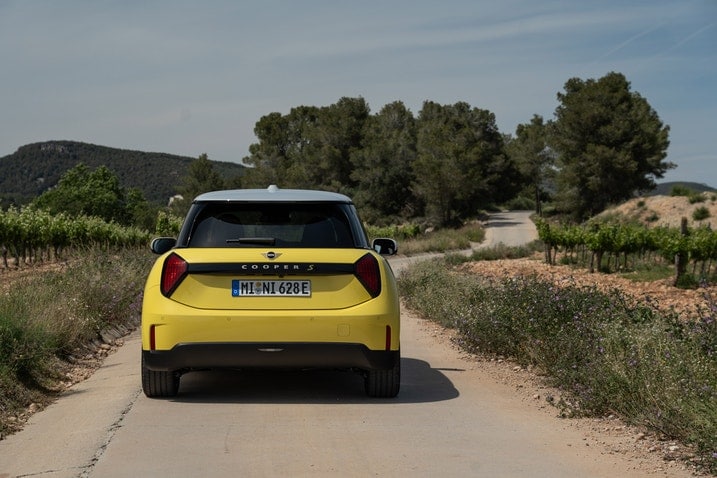 2025 Mini Cooper SE rear