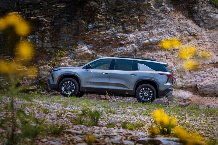 2024 Chevrolet Traverse Z71 profile
