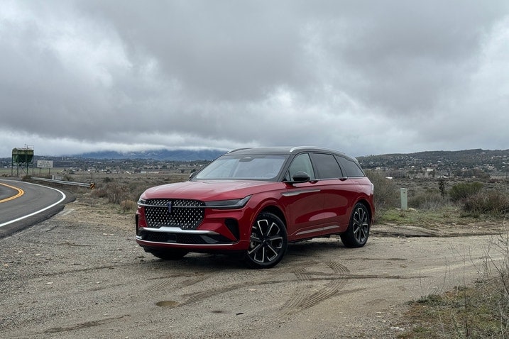 2024 Lincoln Nautilus front