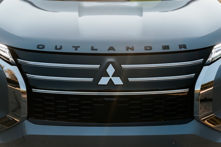 Mitsubishi Outlander grille