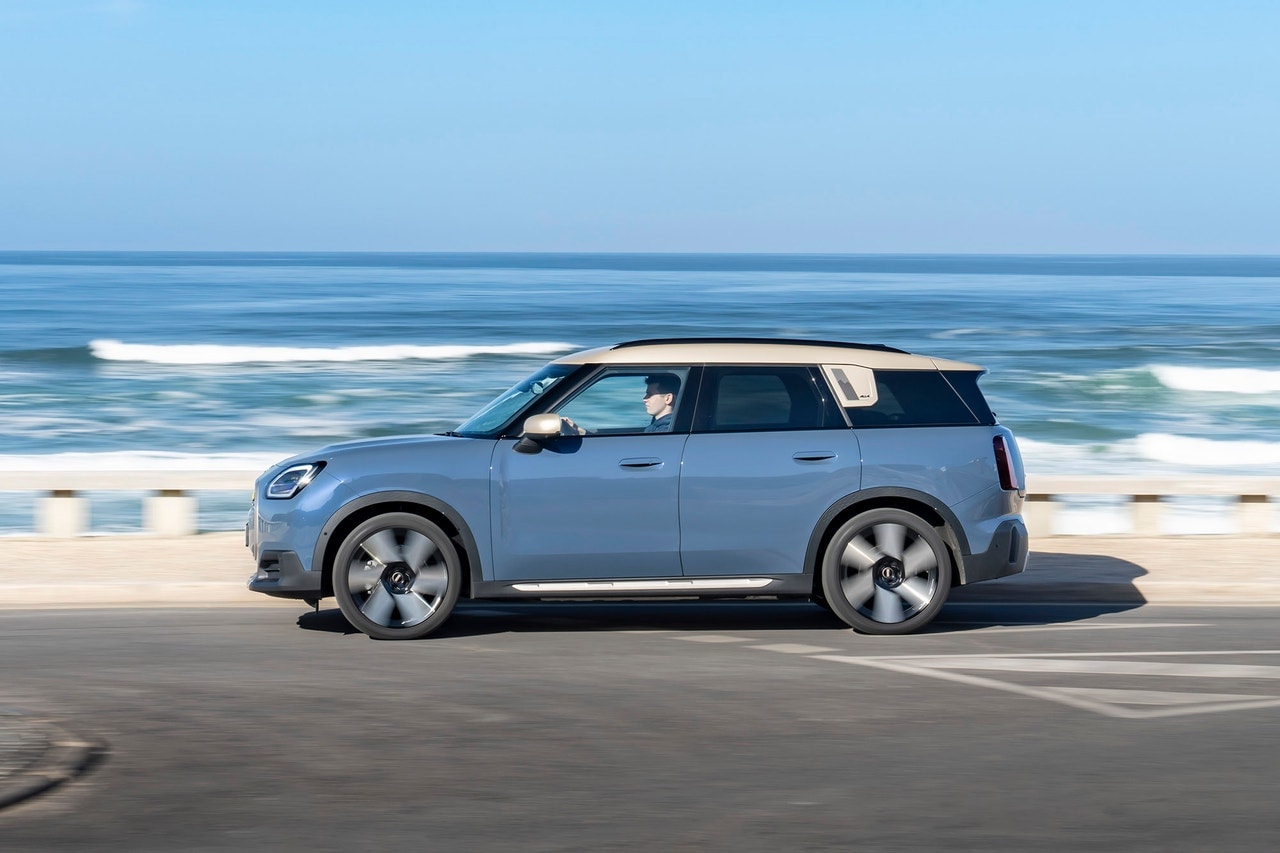 2025 Mini Countryman SE profile