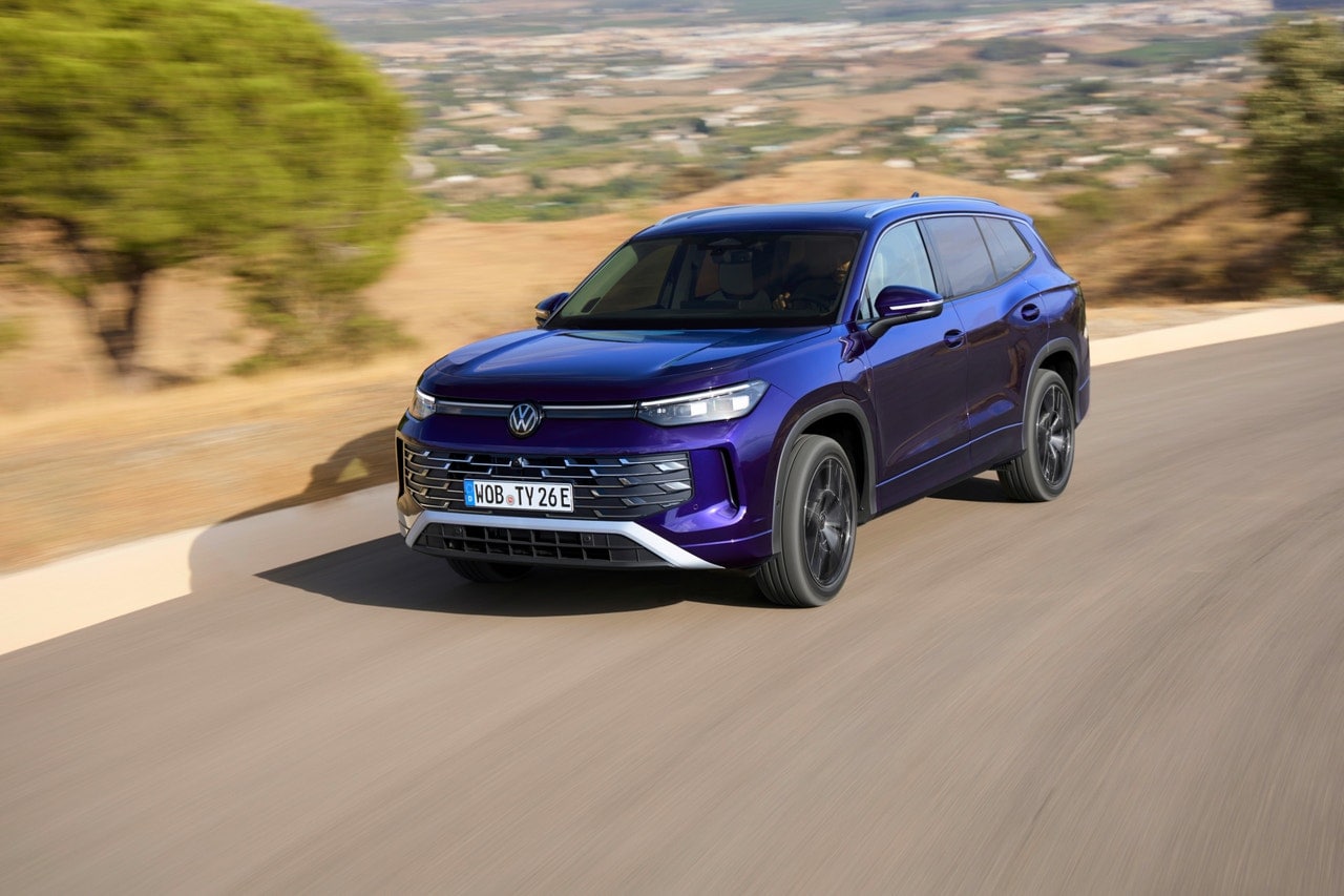 2025 Volkswagen Tayron front