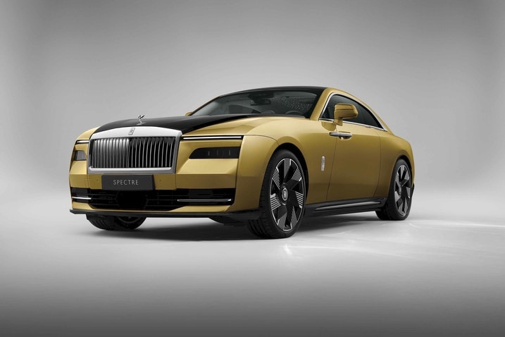 2024 Rolls-Royce Spectre front 3/4