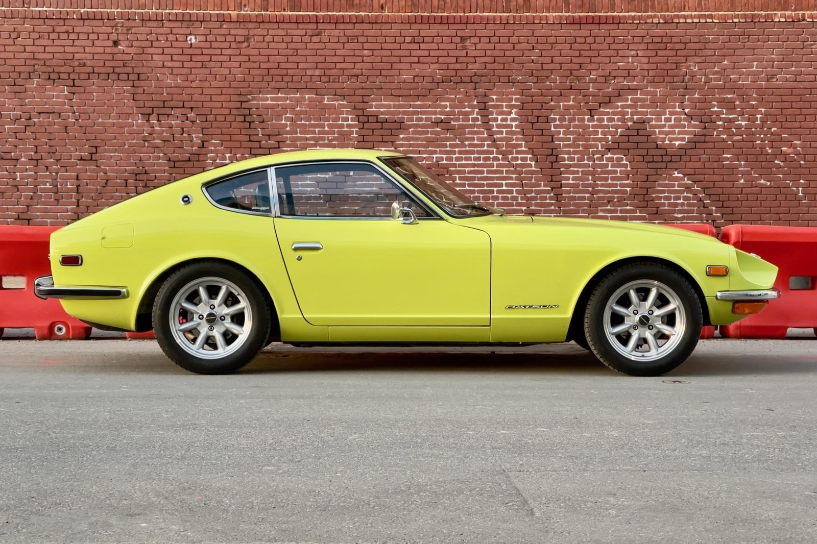 1973 Datsun 240Z profile