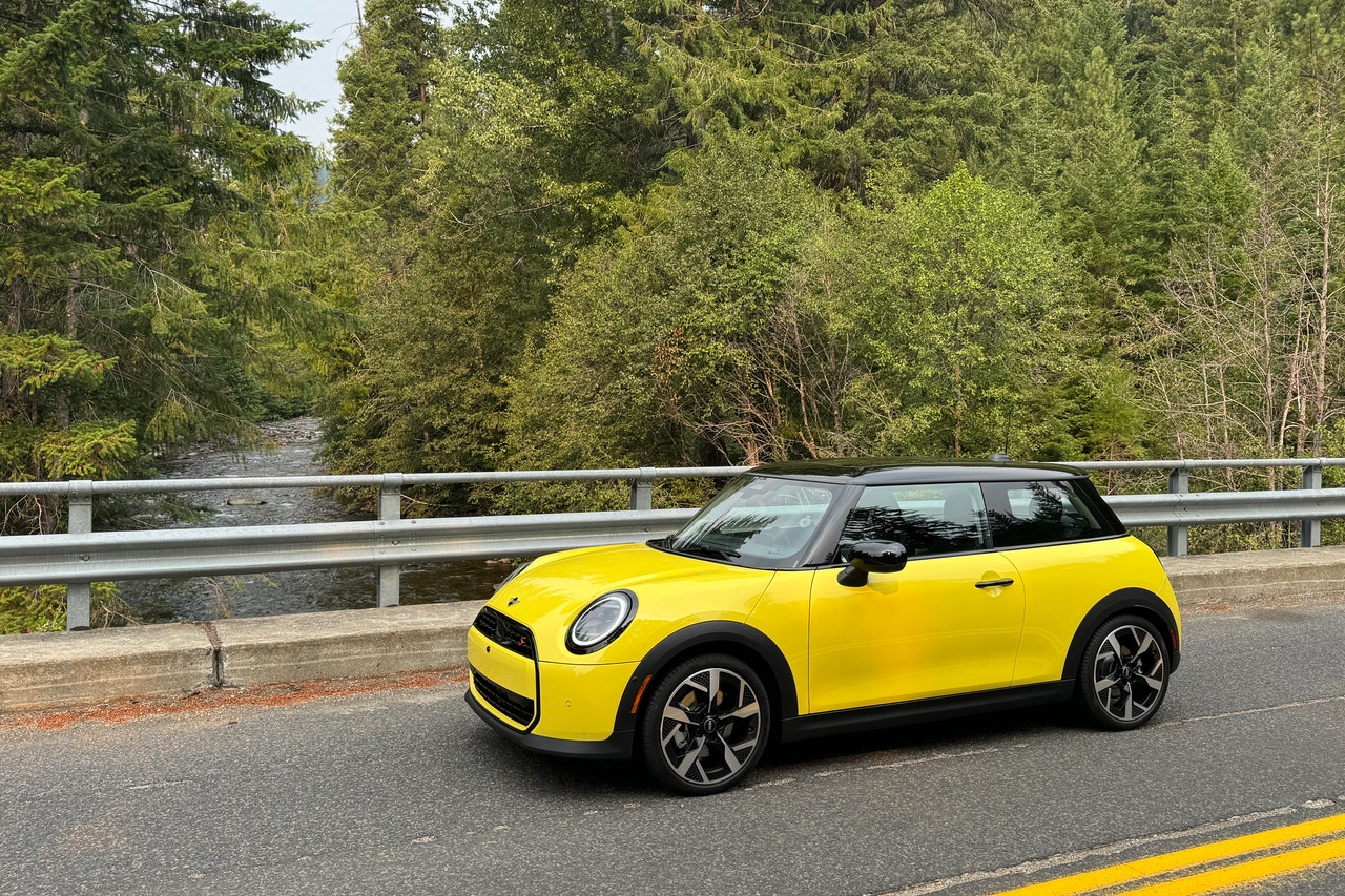2025 Mini Cooper front