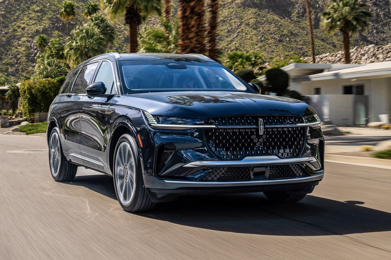 2024 Lincoln Nautilus front