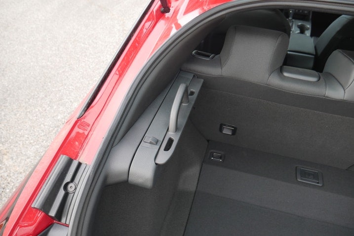Cargo cover retracted in Civic Hatchback