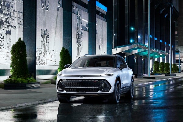 Chevrolet Drops Equinox EV Standard Pack; Price Now Starts at $34,995