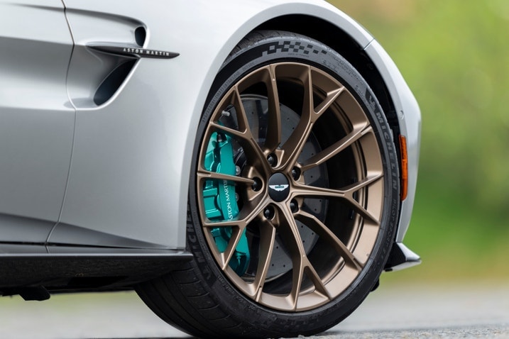 2025 Aston Martin Vantage wheel