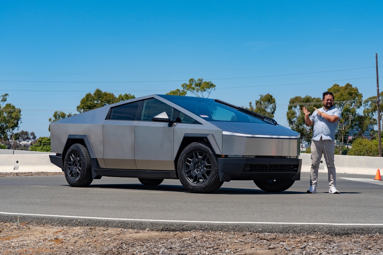 2024 Tesla Cybertruck front