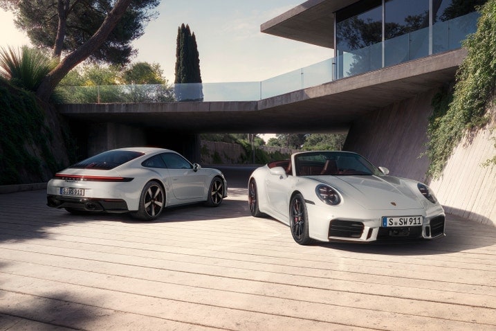 2025 Porsche 911 Carrera S coupe and cabriolet