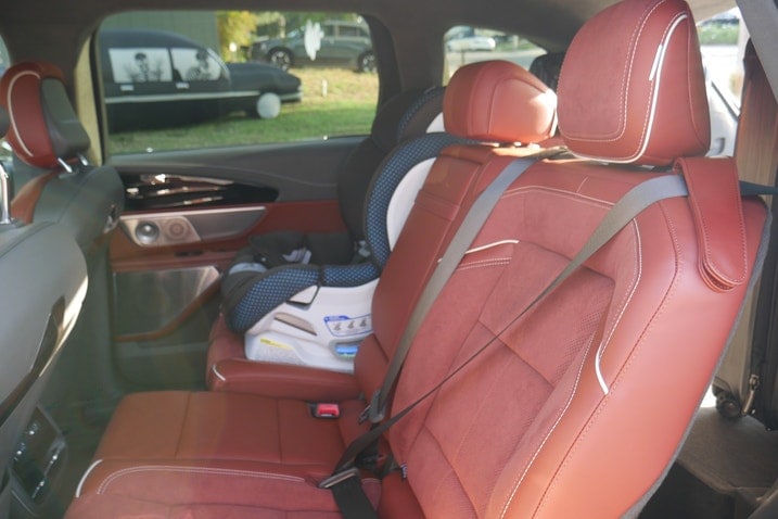 Back seat sliding range in Lincoln Nautilus from back seat seat