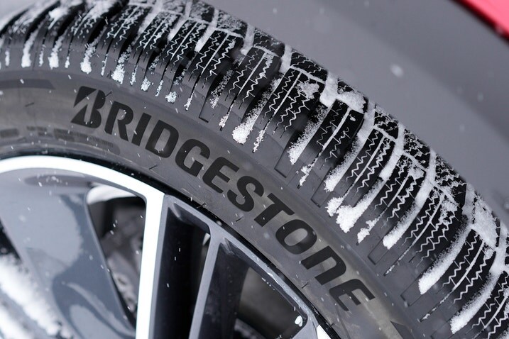 2023 Infiniti QX60 Bridgestone Blizzak tire