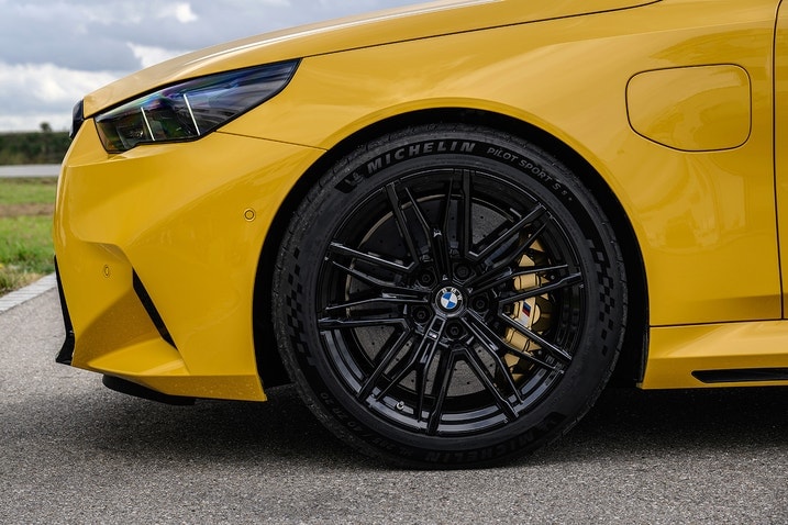 2025 BMW M5 wheel