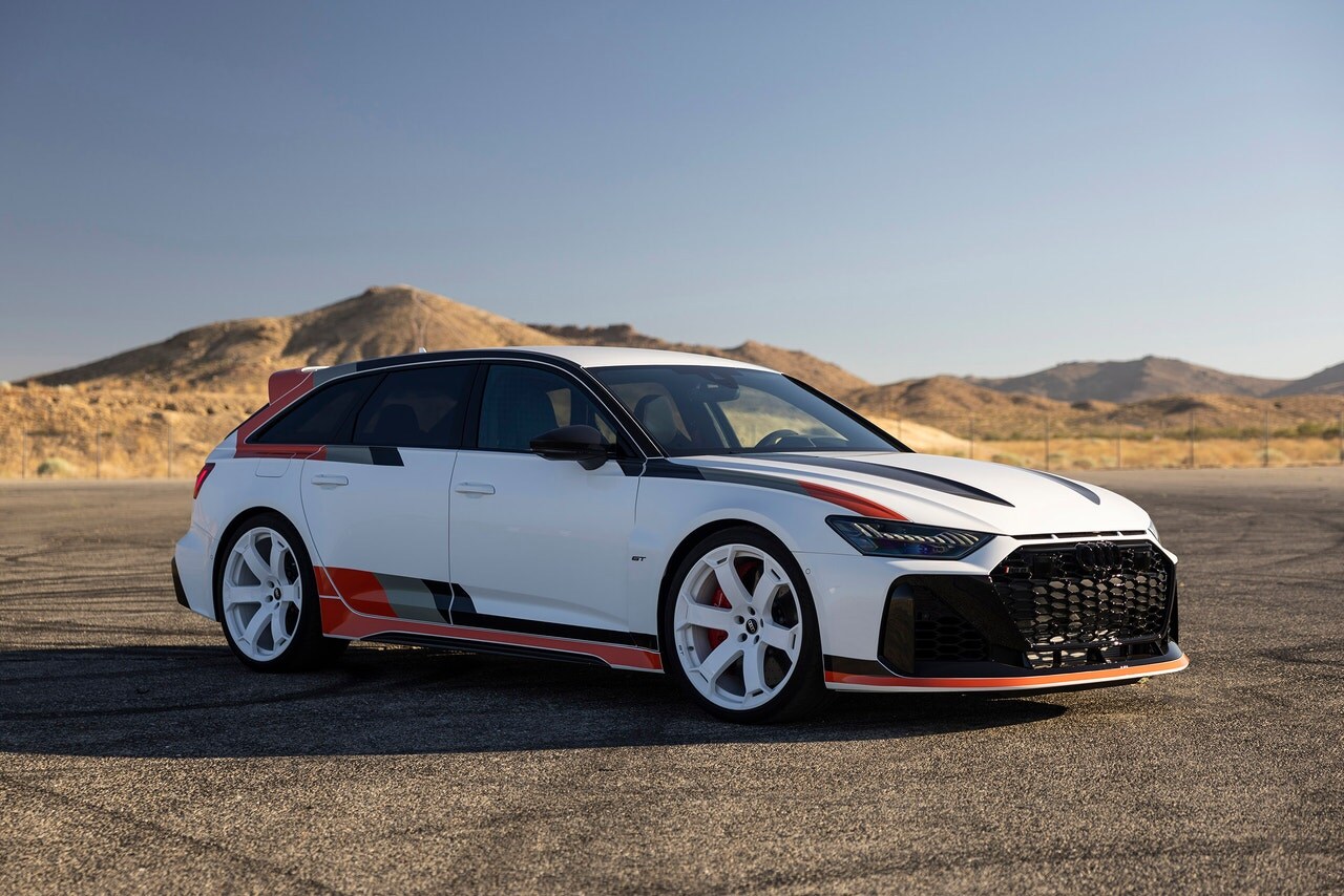 2025 Audi RS 6 Avant GT front 3/4