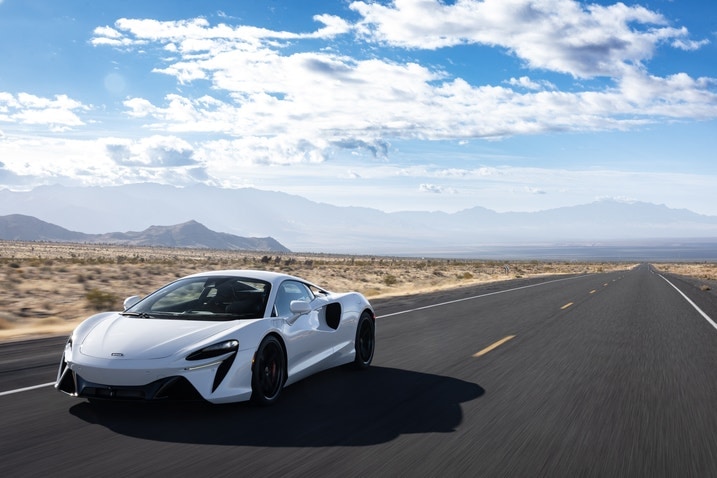 2023_mclaren_artura_exterior_1.JPG