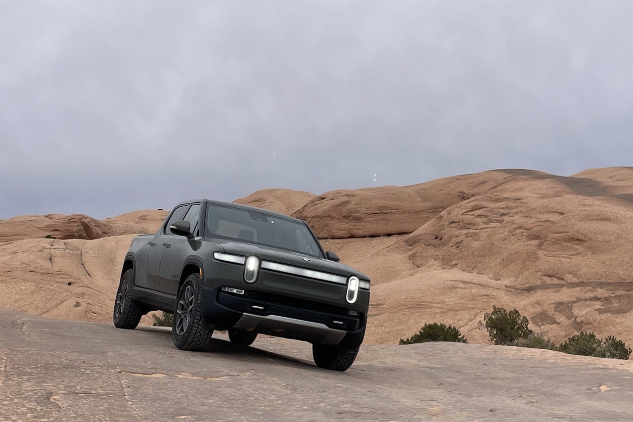 2022 Rivian R1T front