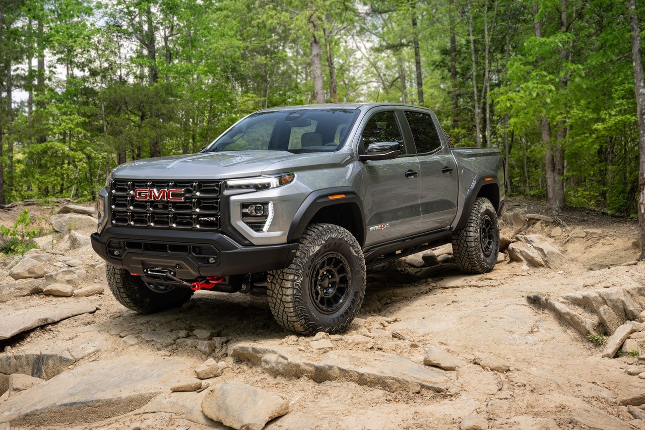 2024 GMC Canyon AT4X AEV front three-quarter