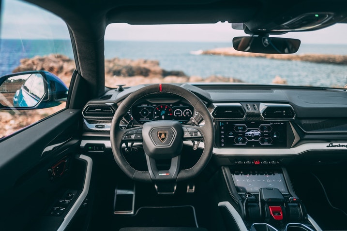 2025 Lamborghini Urus SE interior