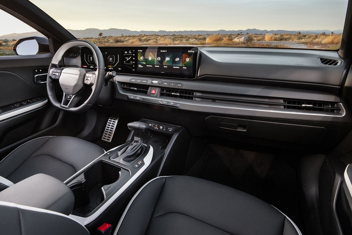 2025 Kia K4 interior
