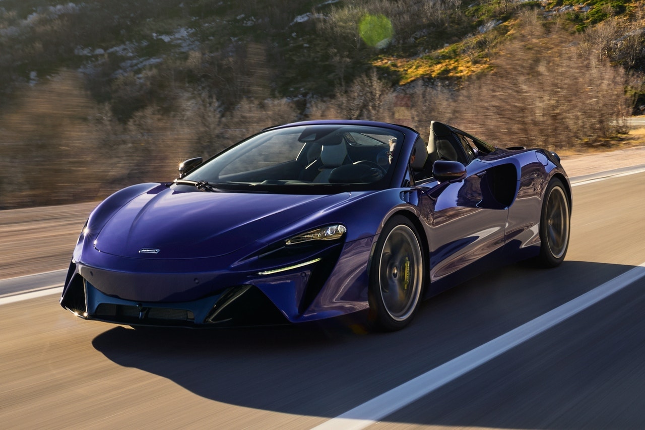 2025 McLaren Artura Spider front