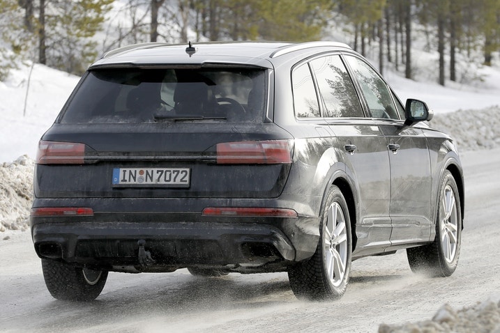 2024 Audi Q7 facelift spy shot rear