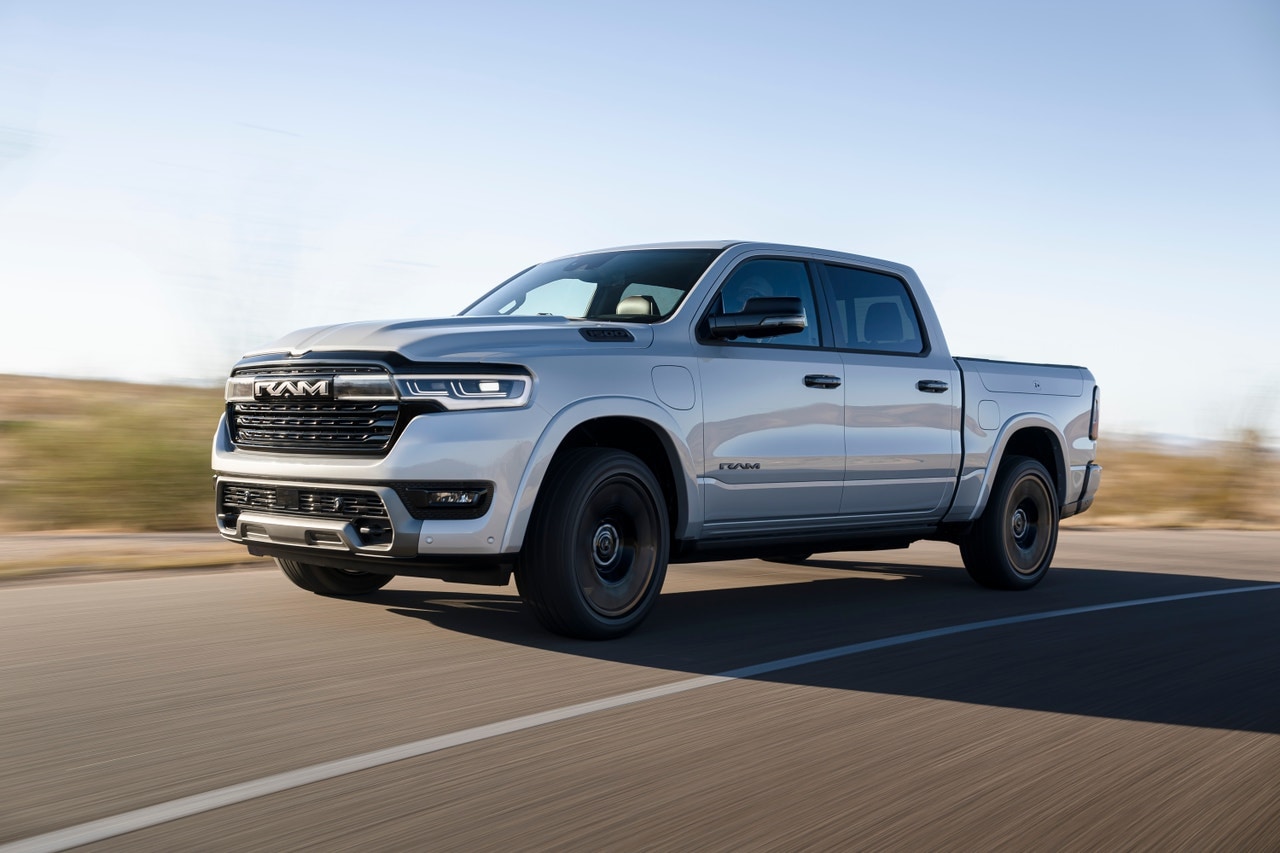 2025 Ram 1500 Ramcharger front