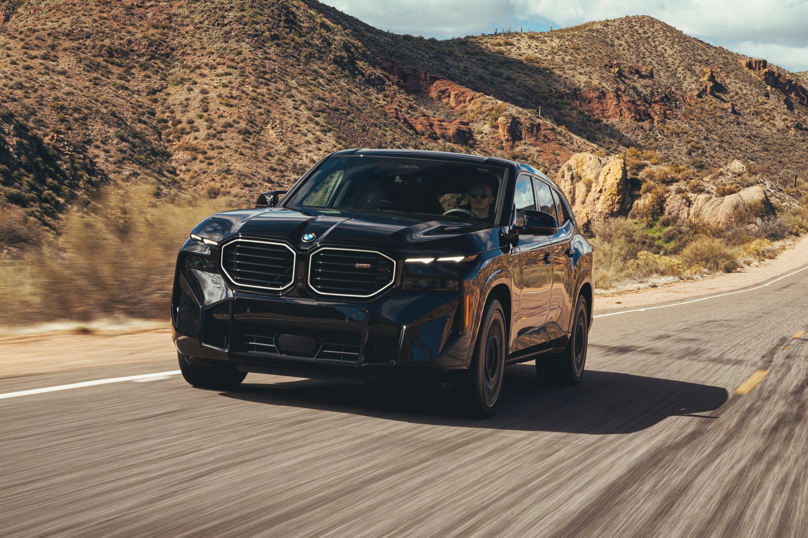 2023 BMW XM Tested 060, 1/4mile & Handling Results!