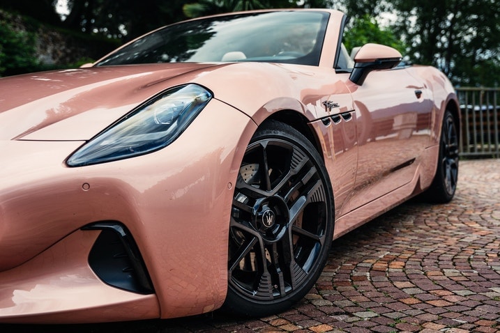 2025 Maserati GranCabrio Folgore wheel and side