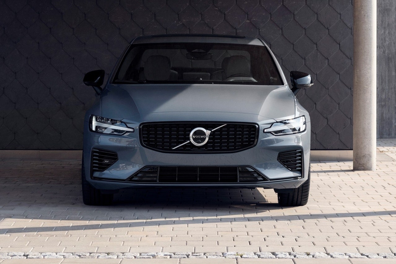 2024 S60 Recharge T8 Thunder Grey front