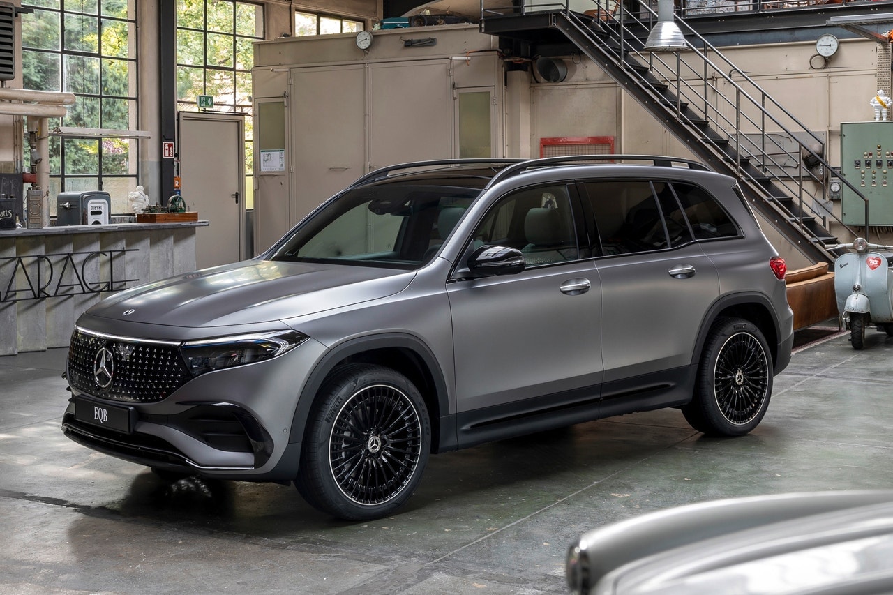 2024 Mercedes-Benz EQB front three-quarter