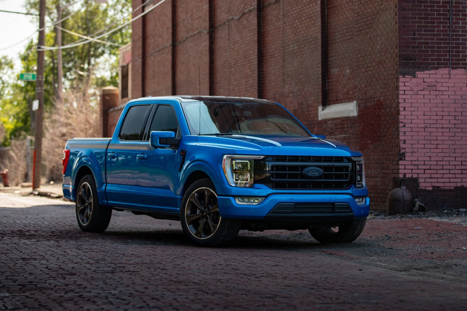 Review: Off-Road Test of Ford's 700-Horsepower F-150 Raptor R