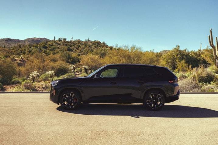 2023 BMW XM profile view