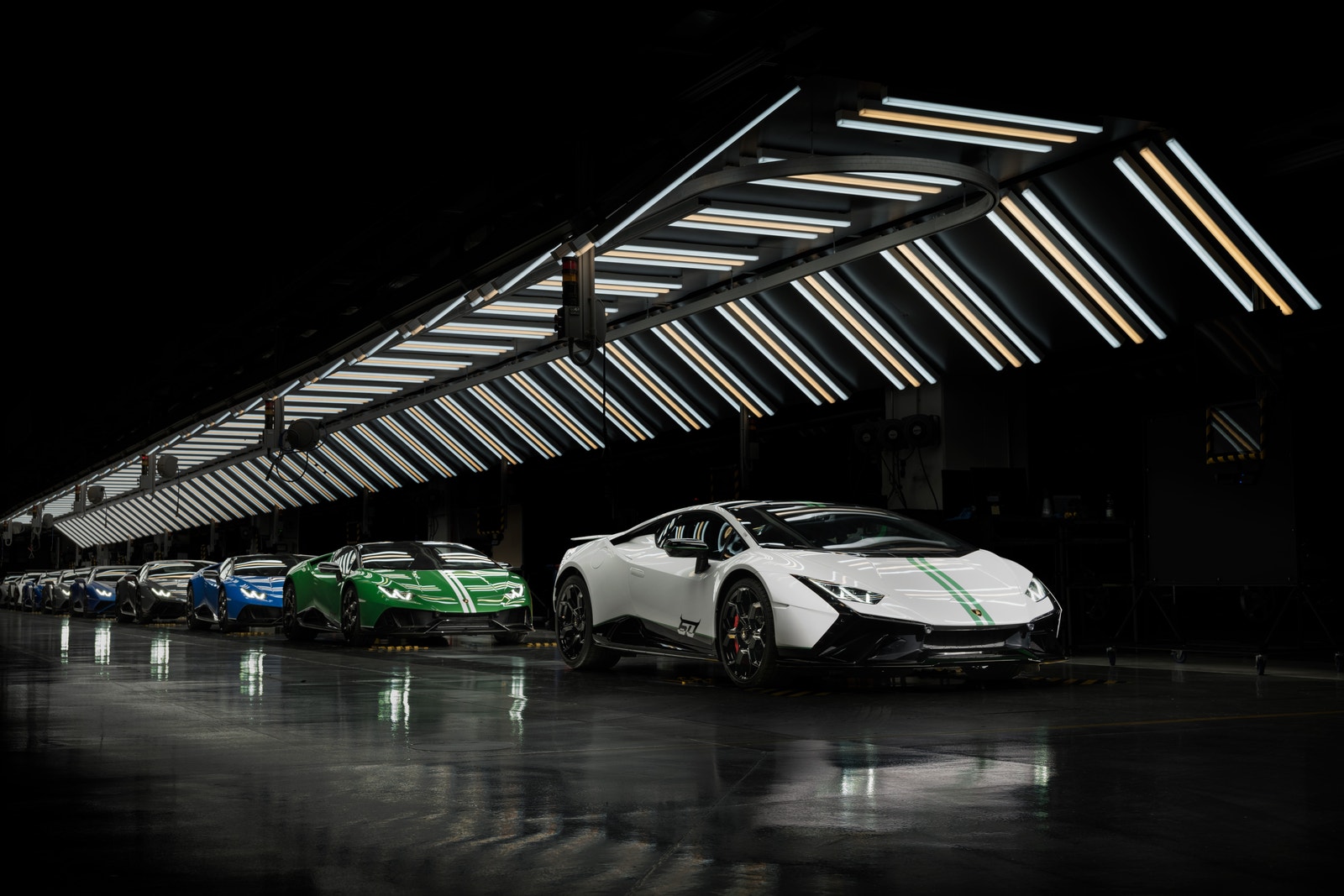 2023 Lamborghini Huracan front