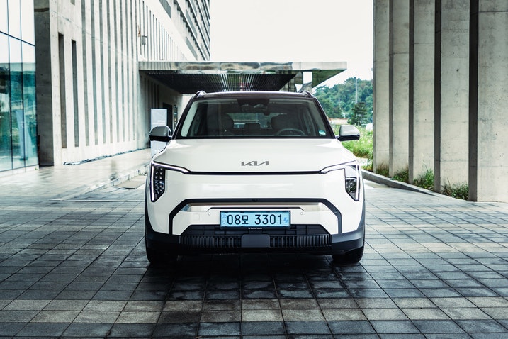 2026 Kia EV3 front