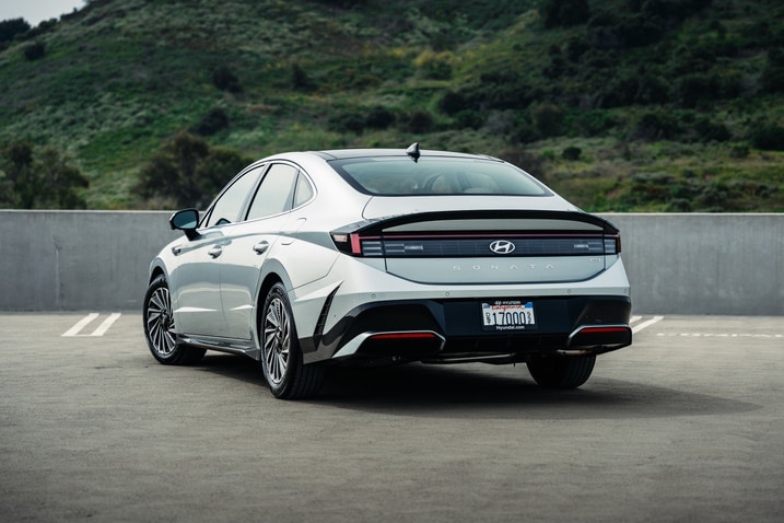 2024 Hyundai Sonata Hybrid rear 3/4