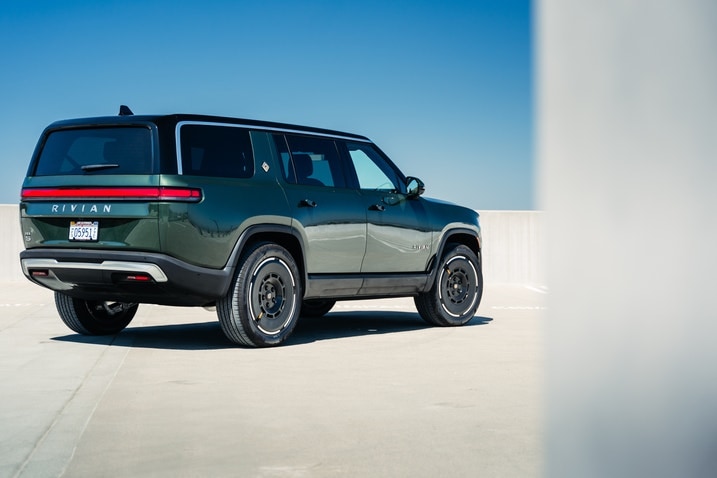 2025 Rivian R1S rear 34