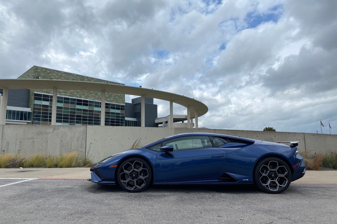 2023 Lamborghini Huracán Tecnica profile