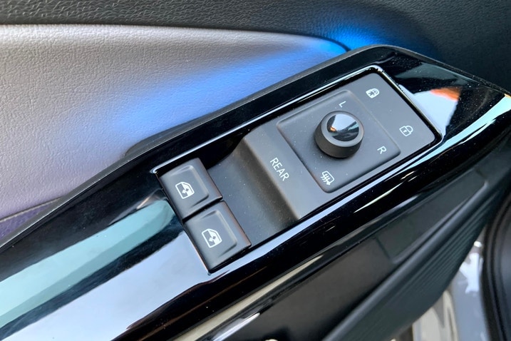 2021 Volkswagen ID.4 window switch detail