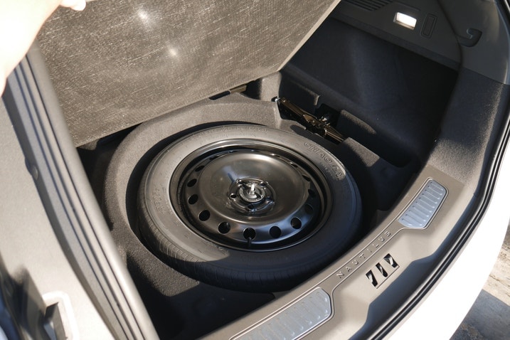 Lincoln Nautilus spare tire